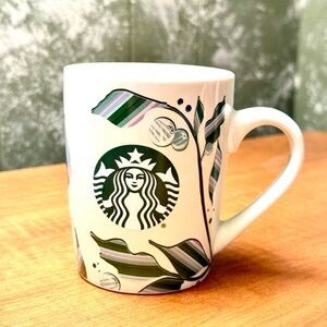 Starbucks 2021 Green Laeves Mint Green 10 Fl Oz Collectible Coffee Mug